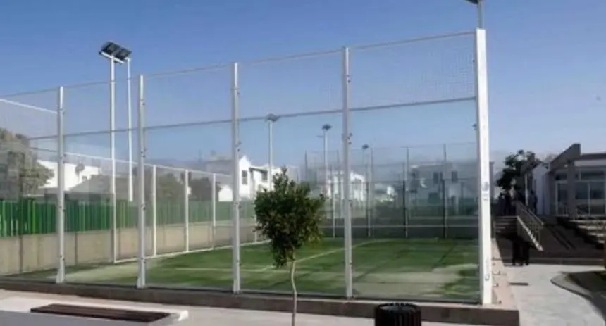 Imagen de las canchas de pádel de Playa Honda.