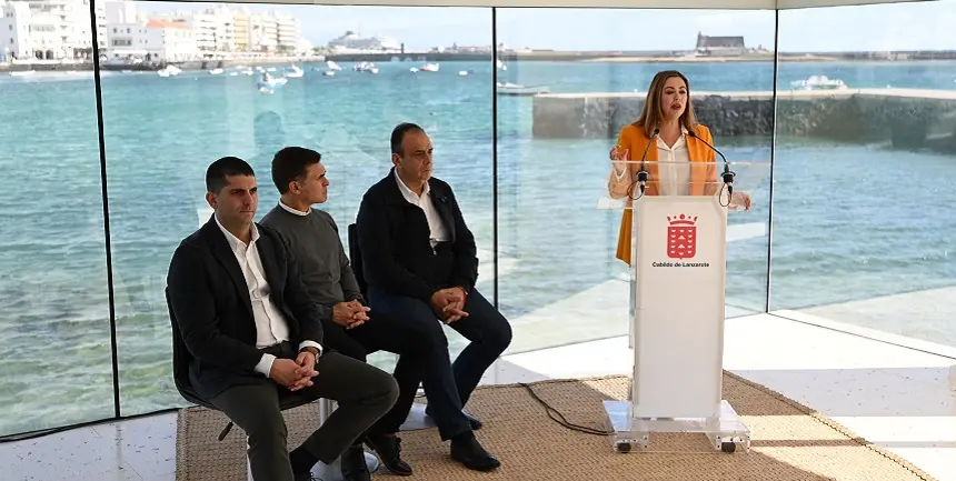 Rueda de prensa de María Dolores Corujo en el Islote de la Fermina haciendo un balance de FITUR.