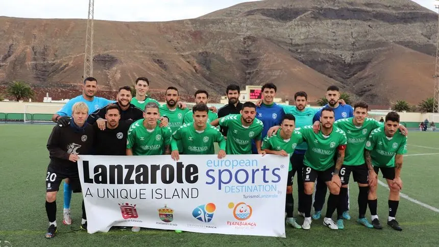 Imagen de los jugadores del Unión Sur Yaiza antes de iniciarse el encuentro