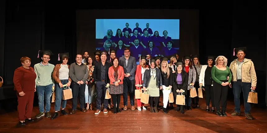 Isidro Pérez junto a los componentes de los PFAE.