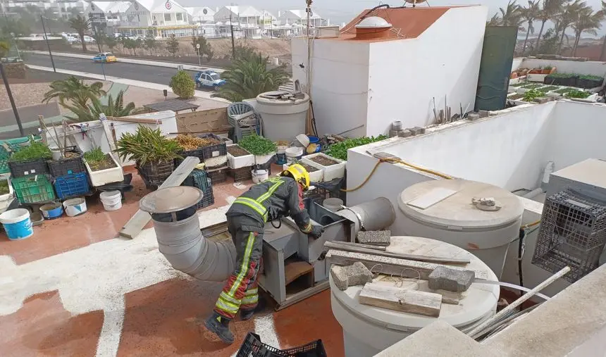 Imagen de la actuación de los bomberos en el restaurante