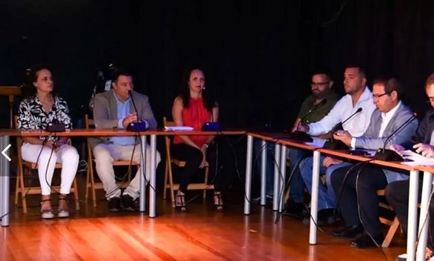 Imagen de un pleno en Tinajo.