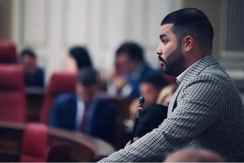 Jesús Machín Tavio en el Parlamento de Canarias.