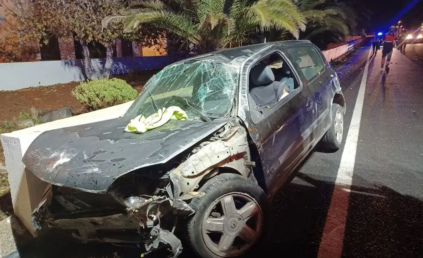 Imagen de cómo quedó el coche tras el accidente