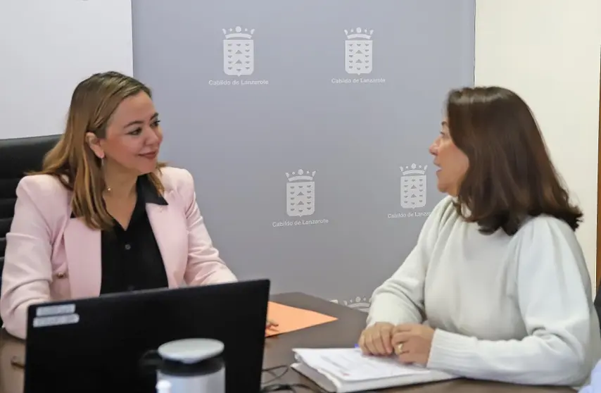 María Dolores Corujo junto a  Isabel Martín