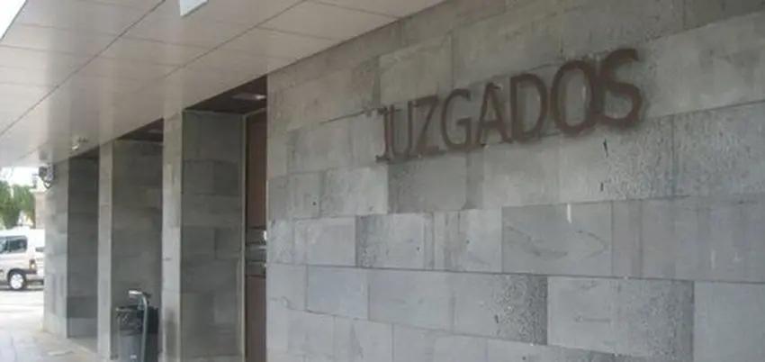 Entrada a los juzgados de Arrecife.