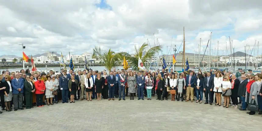 Imagen de la gente que ha participado este sábado en la jura de bandera en Arrecife