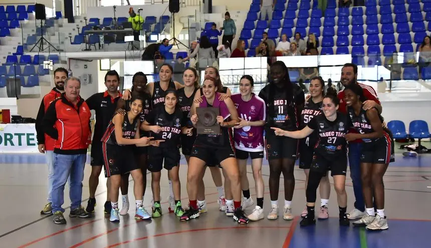 Jugadoras y cuerpo técnico muy satisfechas