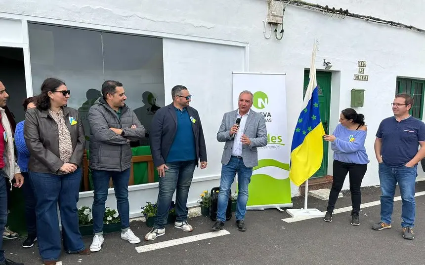 Luis Campos estuvo presente en la inauguración de la nueva sede