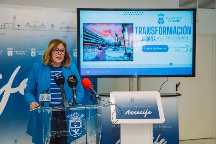 Astrid Pérez en la rueda de prensa para la peatonalización de 250 metros de avenida Fred Olsen.