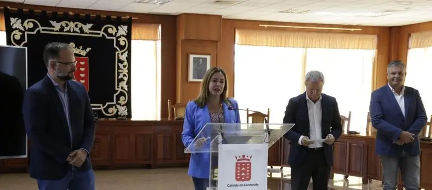 María Dolores Corujo con Sebastián Franquis en una de sus visitas al Cabildo de Lanzarote.