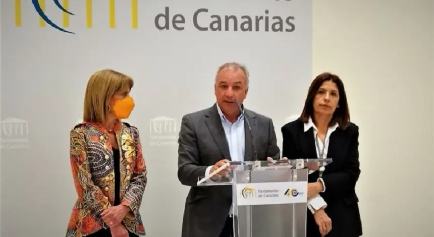 Luis Campos en el Parlamento de Canarias.