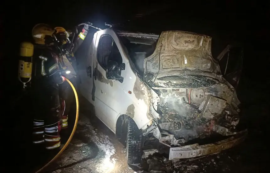 Estado en el que quedó el vehículo después de la actuación de los bomberos