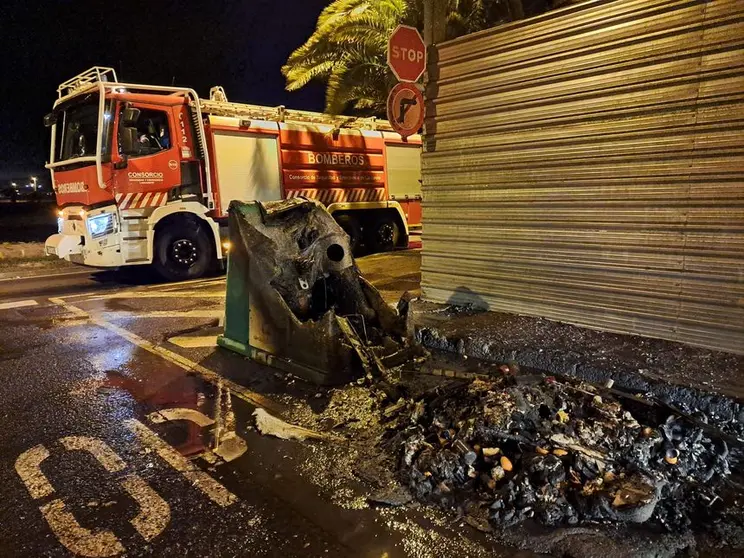 Incendio en la calle Guatisea de Arrecife.