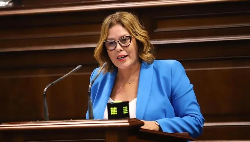 Astrid Pérez en el Parlamento autonómico