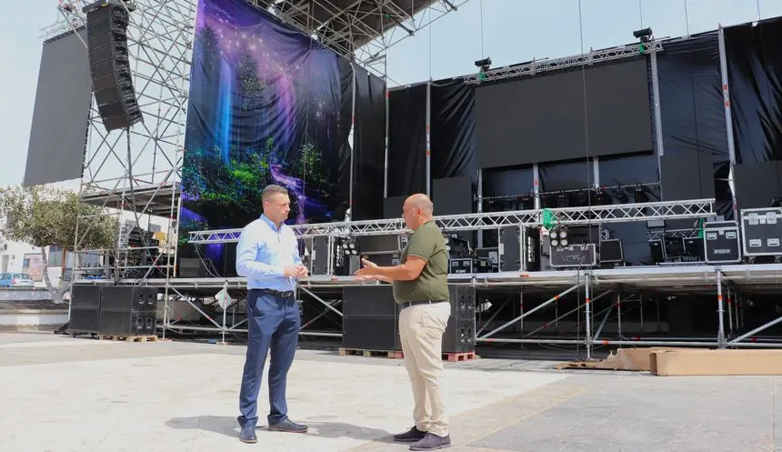 Óscar Noda y Javier Camacho supervisando los preparativos