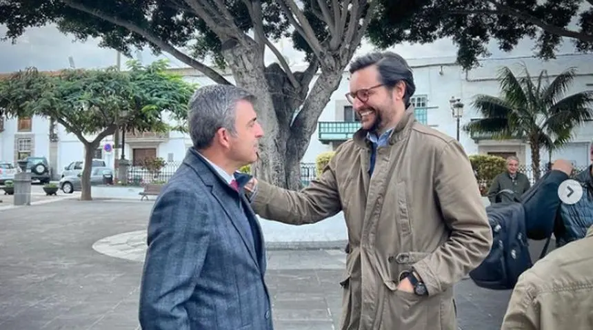 El senador Sergio Ramos con el presidente del PP de Canarias, Manuel Domínguez.