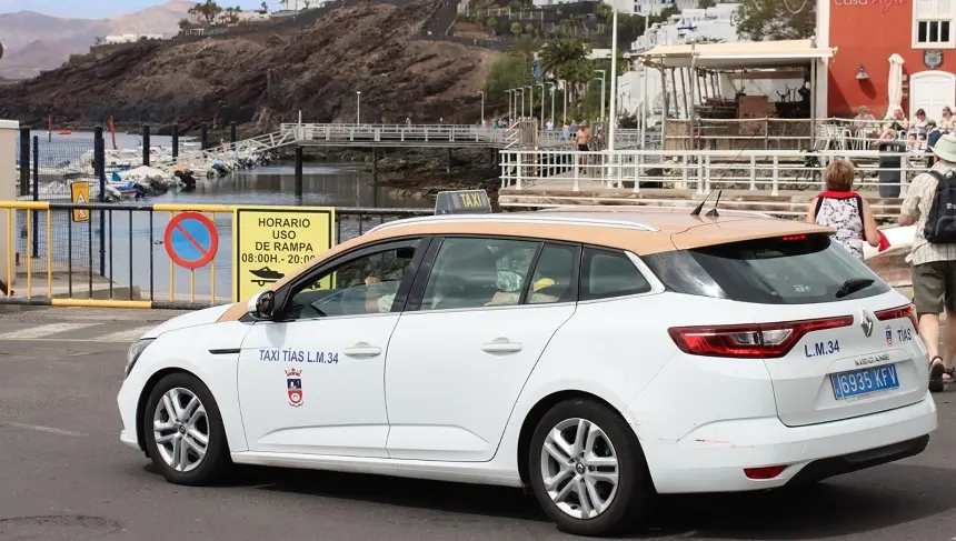 Imagen de un taxi de Tías.