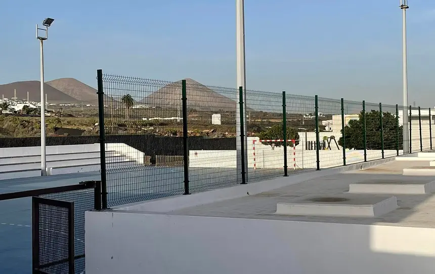 Canchas deportivas valladas.