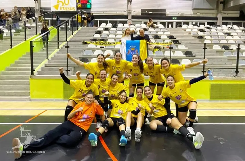 Las chicas del Puerto del Carmen celebrando el triunfo