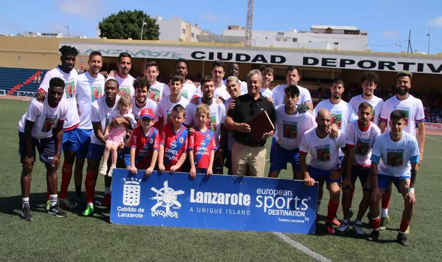 Los jugadores hicieron un homenaje a Pepe Corujo