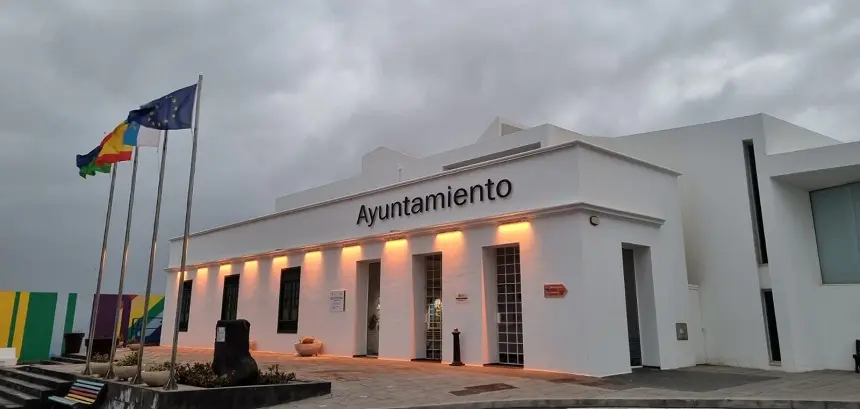 Fachada del Ayuntamiento de Tías.