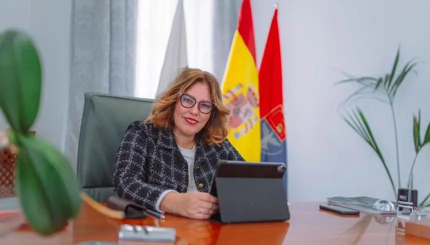 Astrid Pérez en su despacho de Arrecife