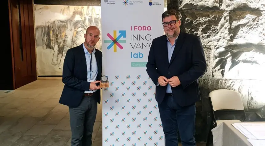 Raúl de León e Isidro Pérez en la presentación del proyecto de Línea Verde en el I Foro Innovamos Lab Canarias 2023