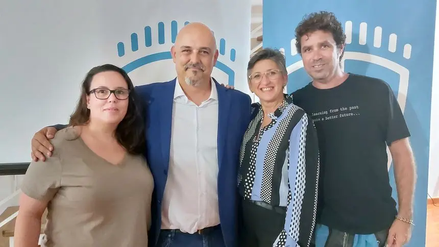 Jorge Díaz con la gente que le apoya en San Bartolomé