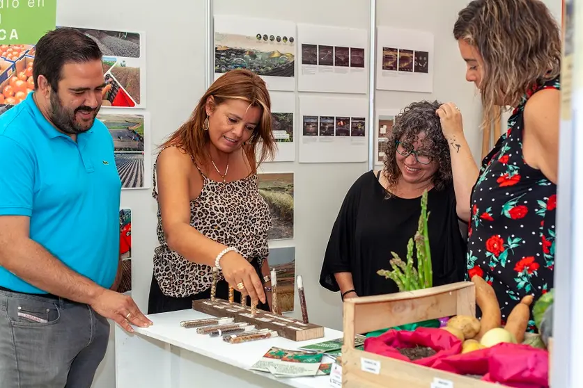 Olivia Duque y Javi Díaz en su visita a la Feria de Formación Profesional.