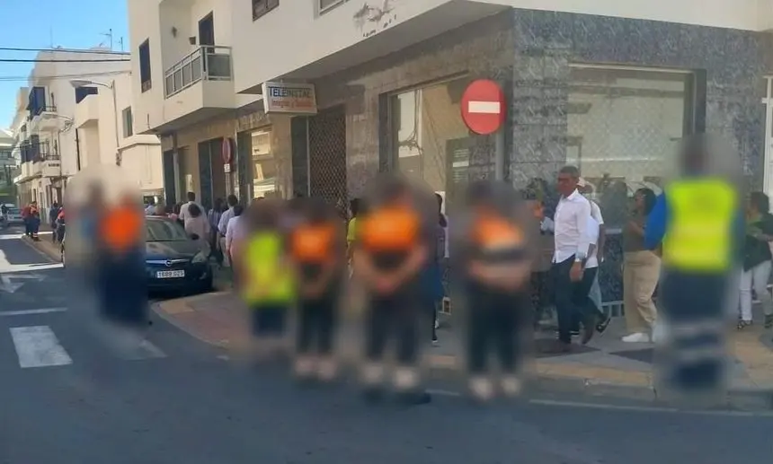 Imagen de la procesión por las calles.