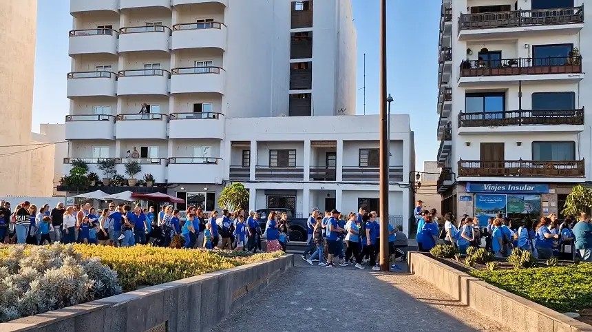 Imagen de la marcha azul por el autismo.