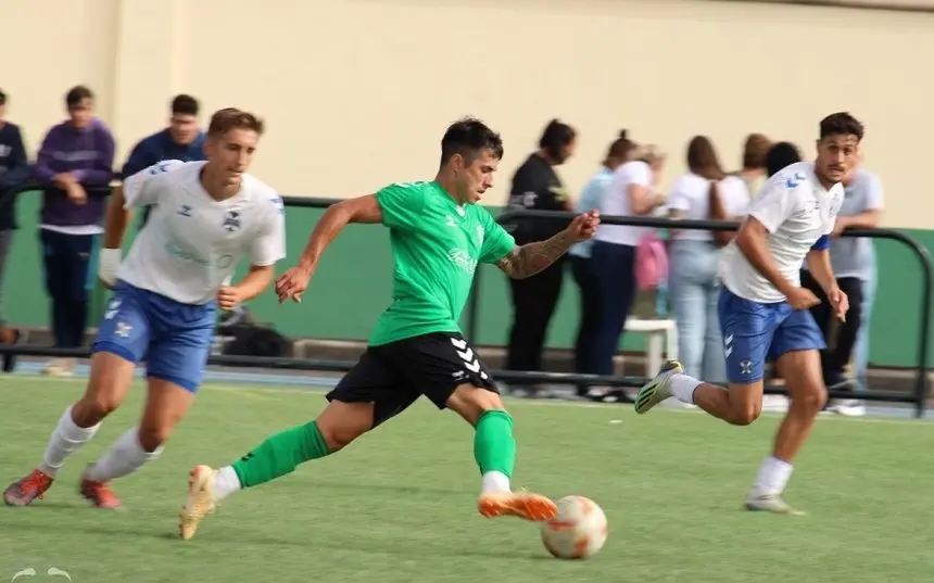 Momento de una de las jugadas del encuentro