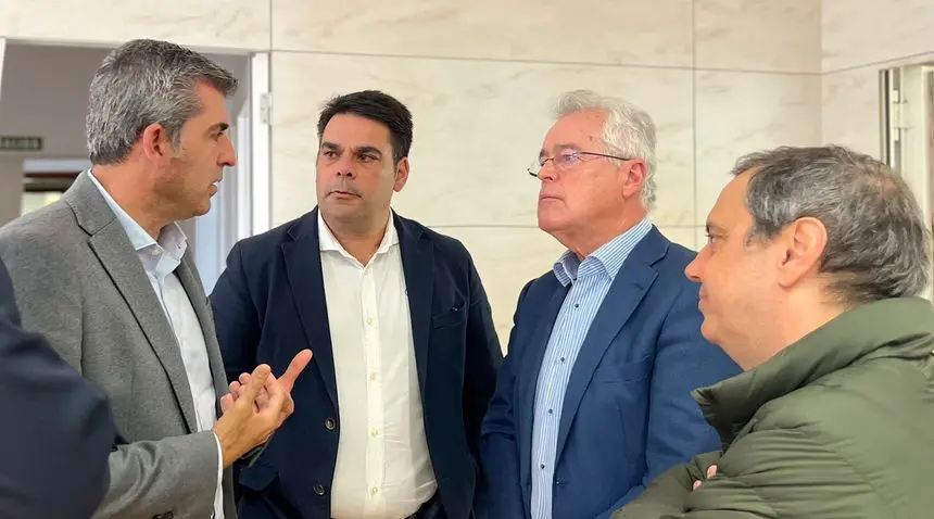 Manuel Domínguez en una reunión con empresarios del Polígono Industrial de El Goro (Telde).