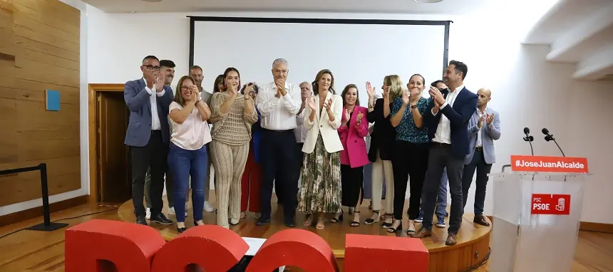 Imagen del grupo de personas que acompañan a José Juan Cruz en su candidatura.
