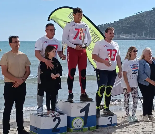 Momento de la recogida del merecido premio del joven piloto lanzaroteño