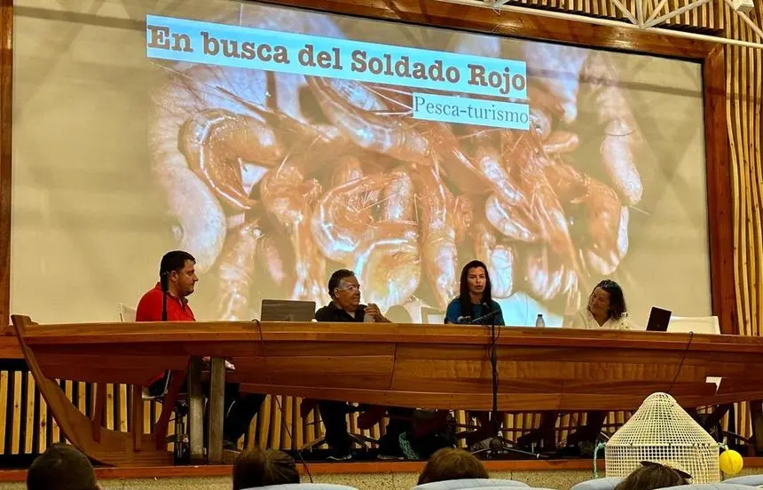 Imagen de la conferencia de este martes en la Escuela de Pesca de Arrecife.