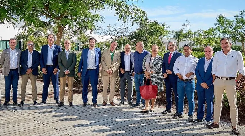 Reunión de Román Rodríguez con la Federación de Empresarios de Hostelería y Turismo (FEHT) de Las Palmas.