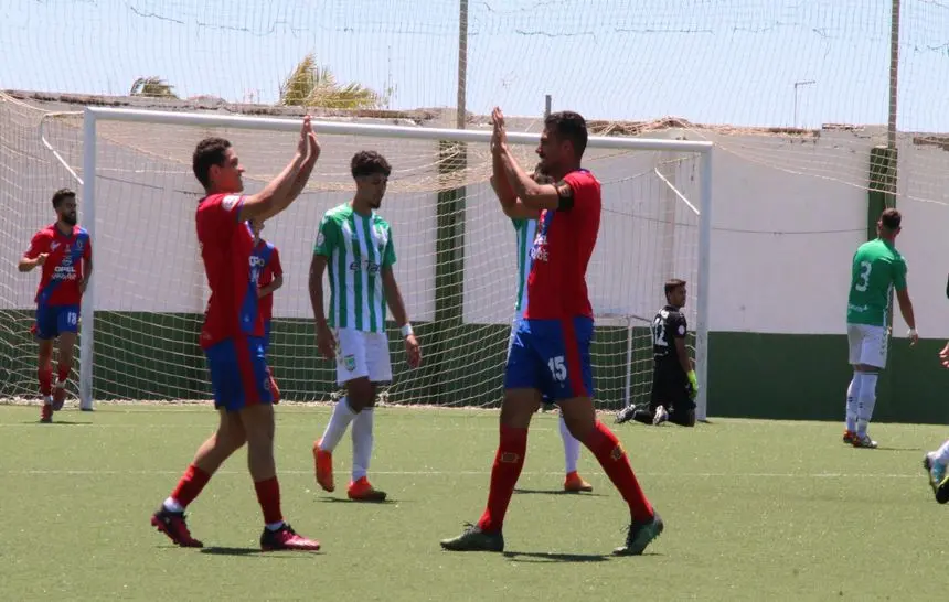 Imagen de la celebración de un tanto por el equipo rojillo