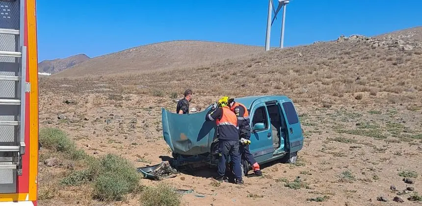 Imagen de los bomberos en el lugar del accidente