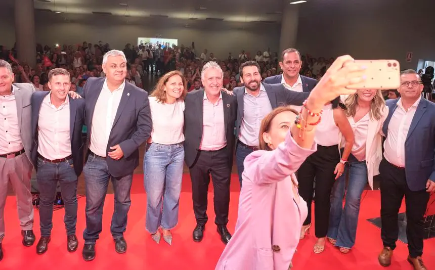 Imagen de Torres con los candidatos de Fuerteventura