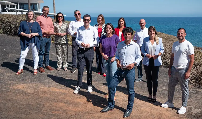 Marcos Bergaz junto al resto de componentes de la lista electoral del PSOE en Teguise.