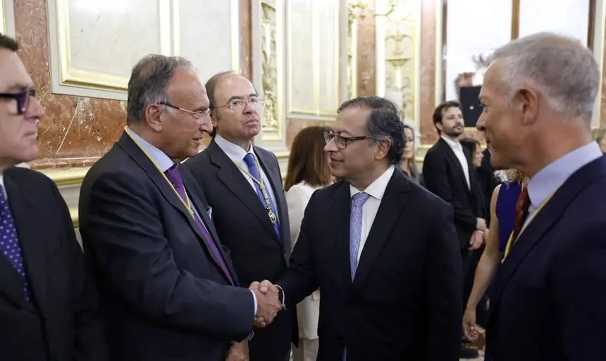Manuel Fajardo saludando al presidente