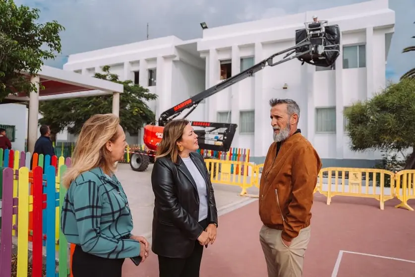 Visita de Astrid Pérez y Saro González al CEIP Los Geranios.