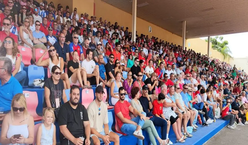 El público llenó el estadio para apoyar al equipo