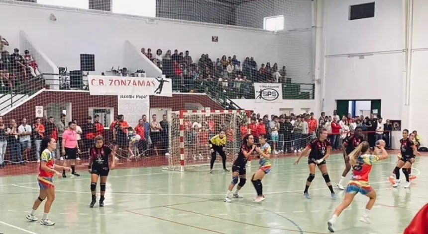 CB Zonzamas atacando a la defensa rival.