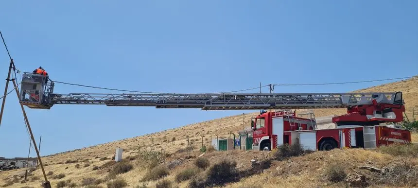 Imagen de la compleja actuación de los bomberos