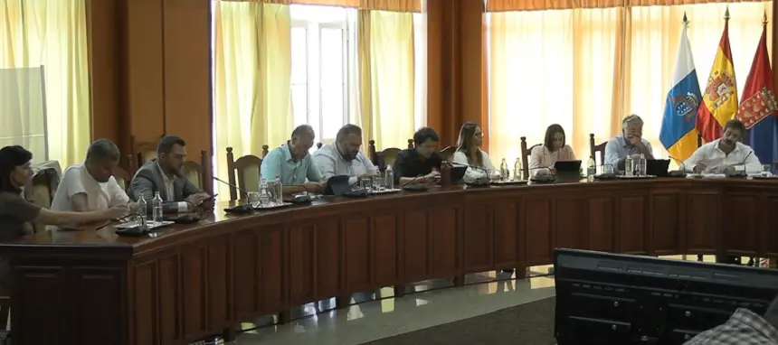 Imagen de los concejales de la oposición este miércoles durante el pleno celebrado en el Cabildo. 