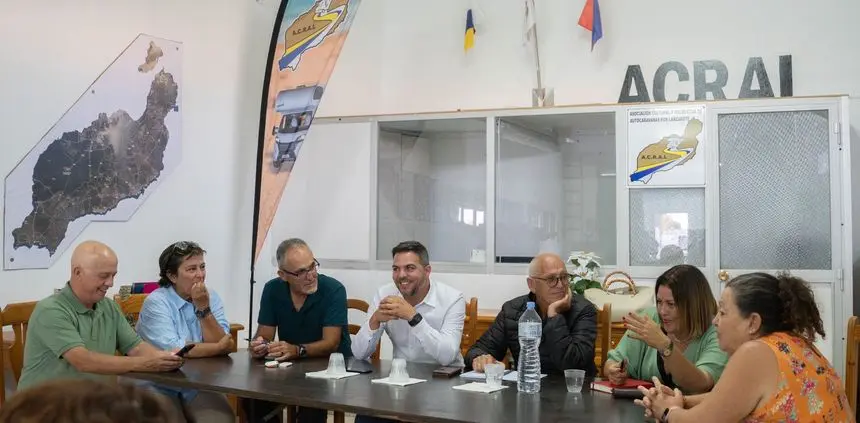 Imagen de la reunión de los representantes del PP con los caravanistas