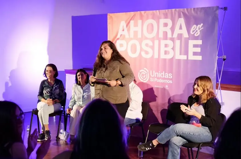 Yurena Corujo en un acto de Podemos.